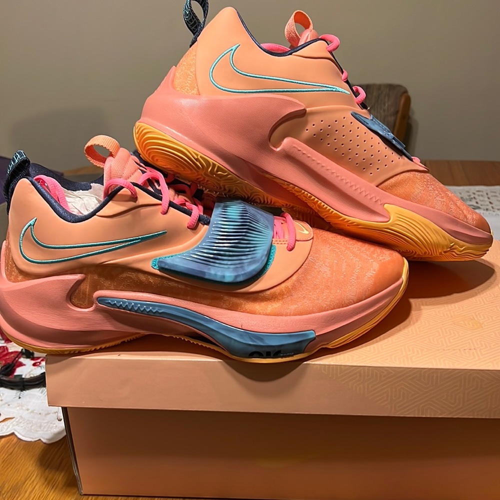 Nike zoom freak 3 crimson bliss